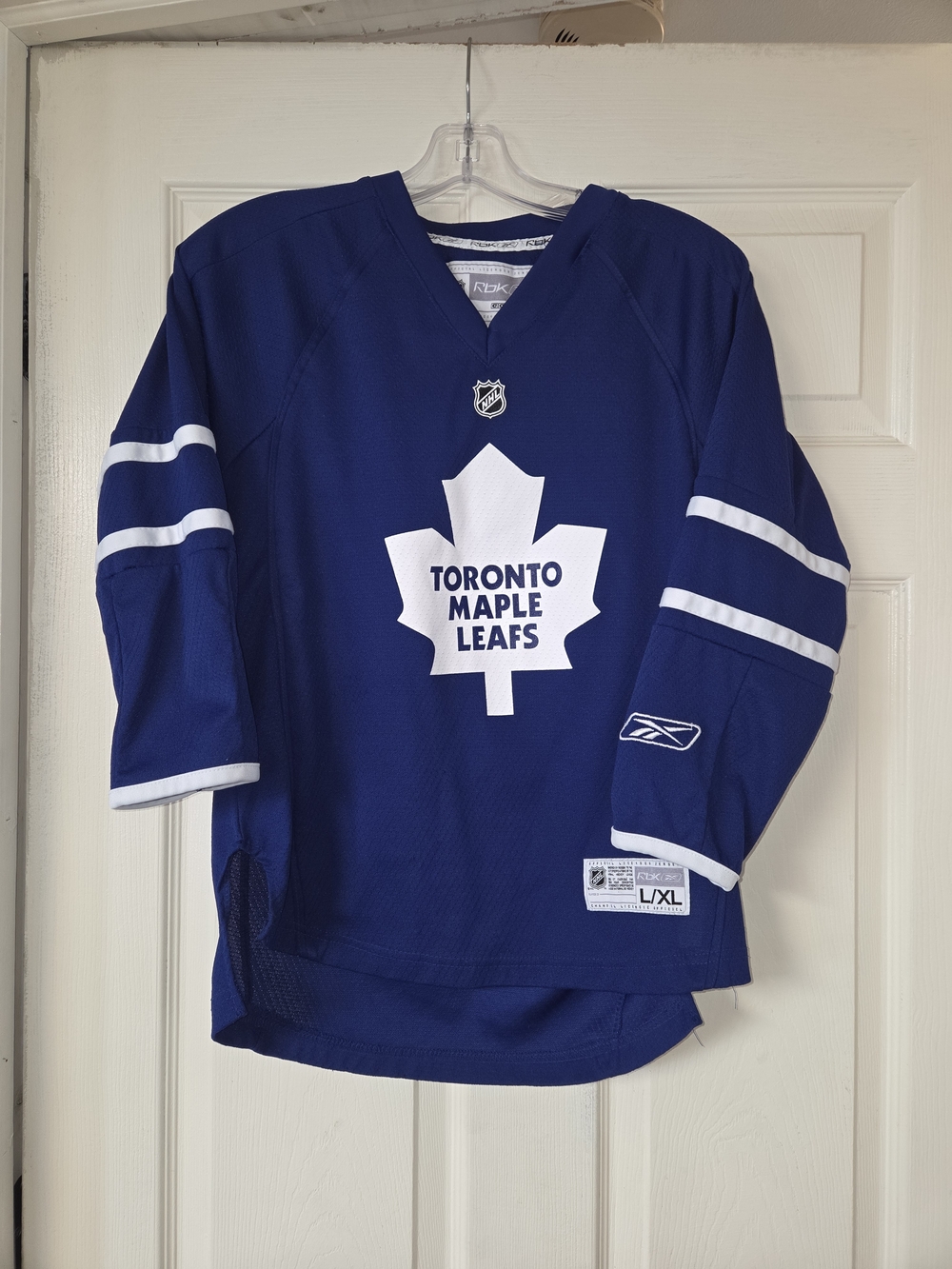 Toronto Maple Leafs Reebok CCM youth L/xl Practice Jersey